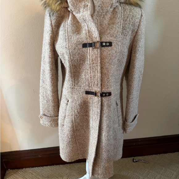 Classy wool coat with removable with faux fur hooded and satin liner. - Picture 2 of 14